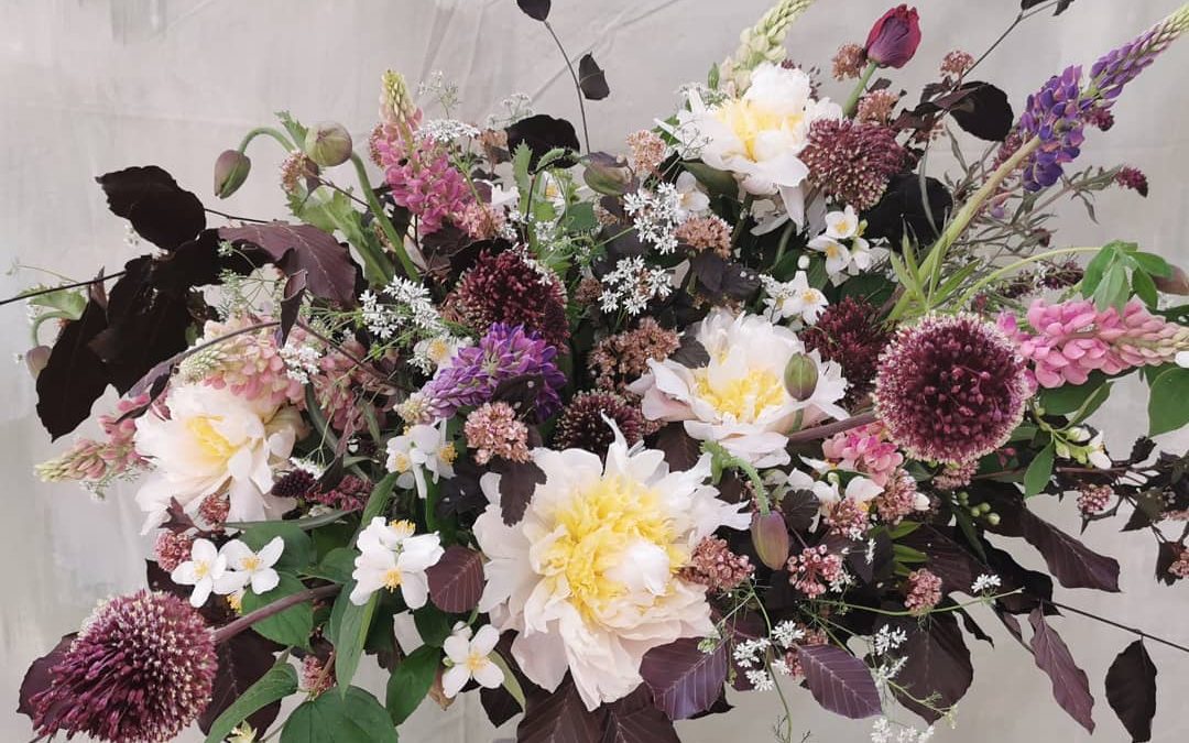 emma-soulsby-floral-display-on-unique-botanical-artist-charlotte-argyrou-blog