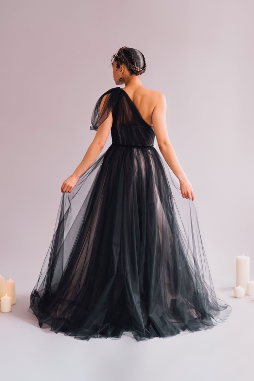 rose-savage-bridal-atelier-wedding-dress-down-alterations-dressmaker-bristol-collection-onyx-1 lo