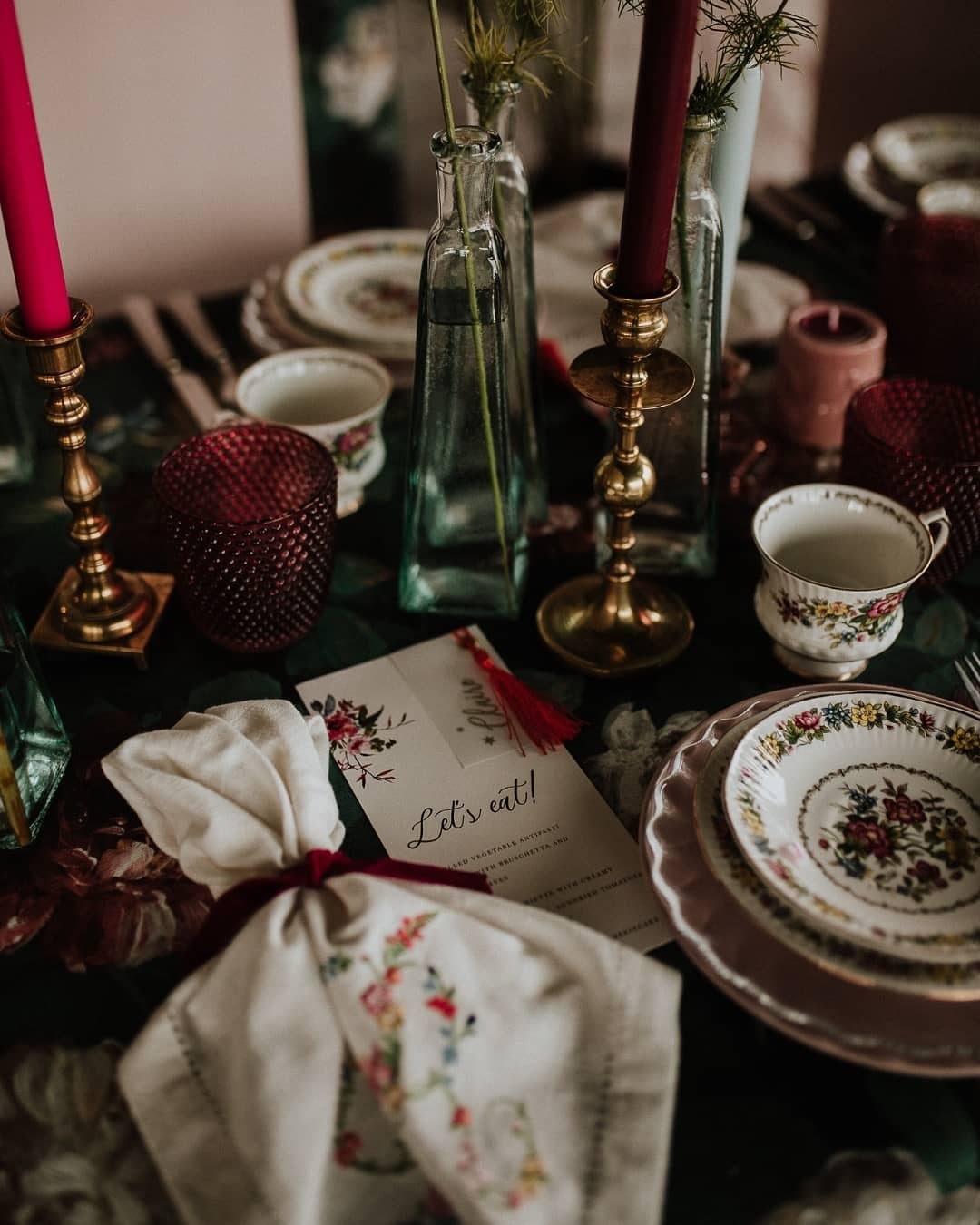 194759550_531612704527966_6628943229522022401_n(1) personal style tablescaping