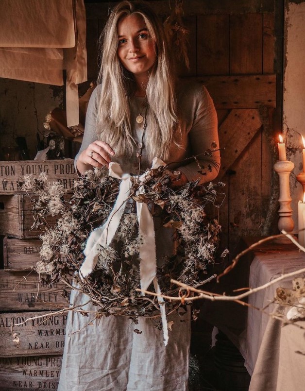 Issy Watts in 2022 Floral Trends Report